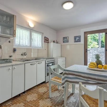 Captain's House - Sv. Jakov - Happy *