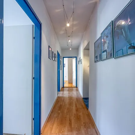 Captain's House - Sv. Jakov - Happy *