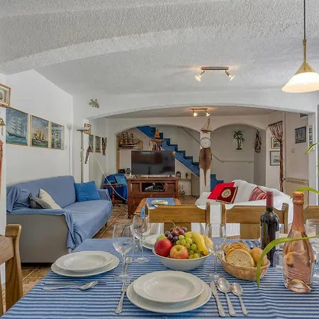 Captain's House - Sv. Jakov /w Terrace - Happy