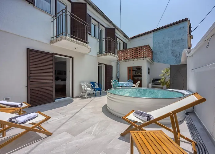 Captain's House - Sv. Jakov - Happy Апартаменты Нерезине