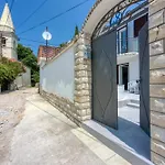 Apartment Captain's House - Sv. Jakov - Happy Nerezine